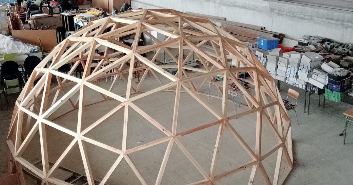 WhatsApp Image 2023-10-17 at 11.51.24 (1) Domo Geodésico de Mader revestido de colores