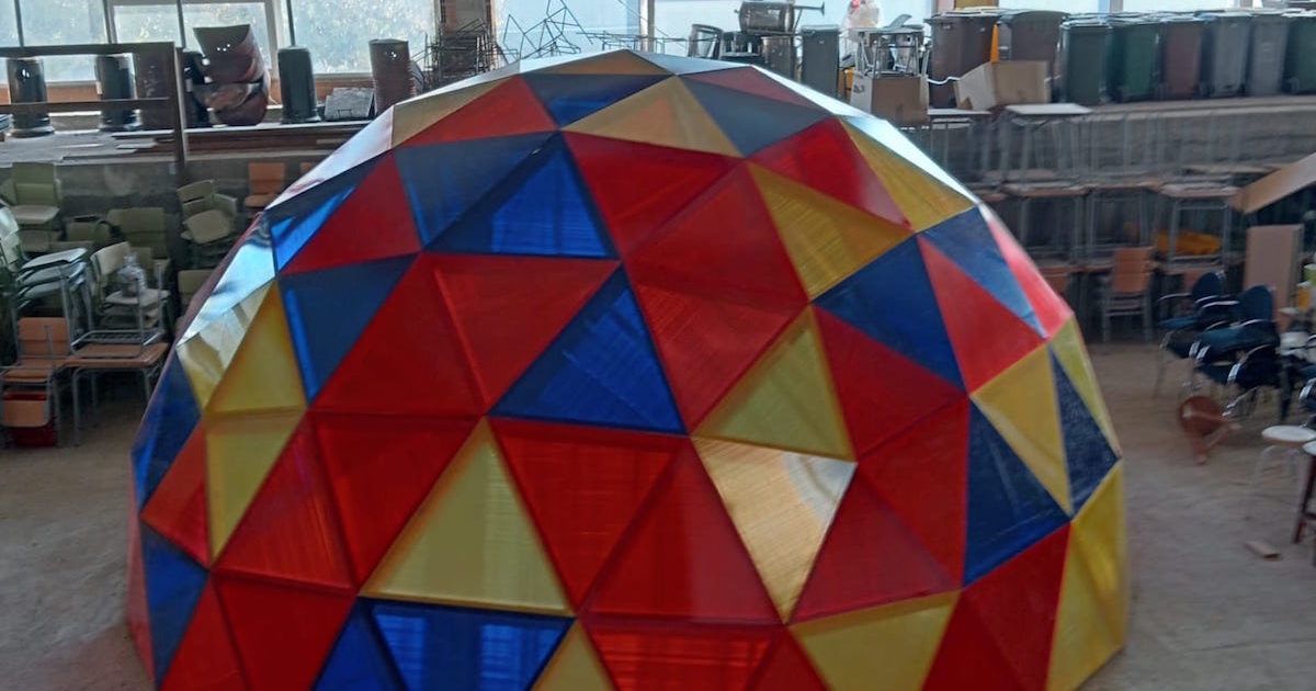 WhatsApp Image 2023-11-07 at 15.41.33 Domo Geodésico de Mader revestido de colores