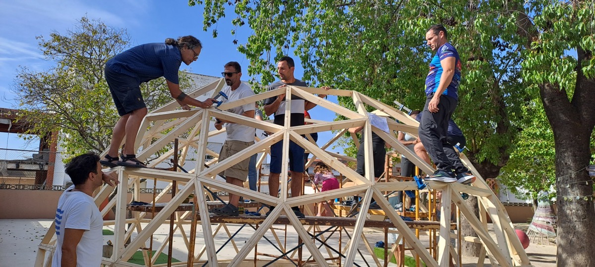 Curso de domo geodesico de madera en Pobla Llarga