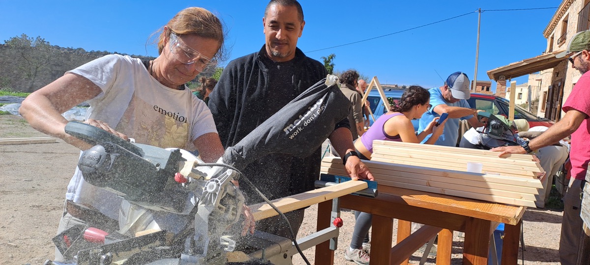 curso-domo-MIDOMO-malda_07 Cortando listones para domo geodesico de madera