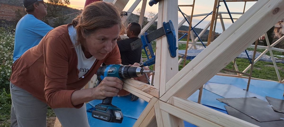domo-geodesico-madera-maldaa_19 Alumna de curso de domo geodesico de madera en Malda Lleida