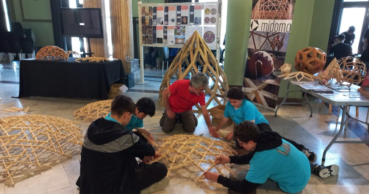 concienciarte 2025_10 Construyendo cupulas reciprocas, domos, zomes y puentes con niños en MiDomoKids en el el Circulo de Bellas Artes
