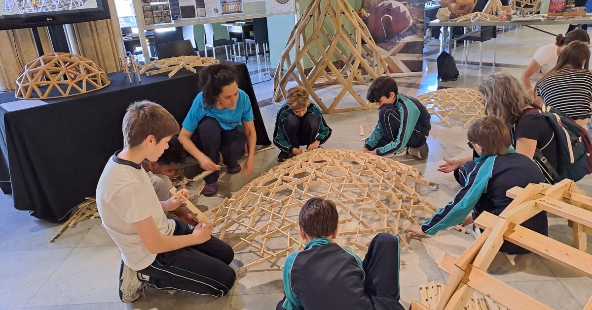 concienciarte 2025_15 Construyendo cupulas reciprocas, domos, zomes y puentes con niños en MiDomoKids en el el Circulo de Bellas Artes