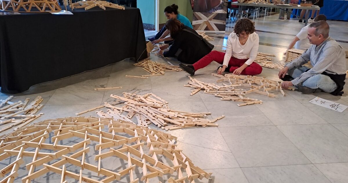 concienciarte 2025_22 Construyendo cupulas reciprocas, domos, zomes y puentes con niños en MiDomoKids en el el Circulo de Bellas Artes