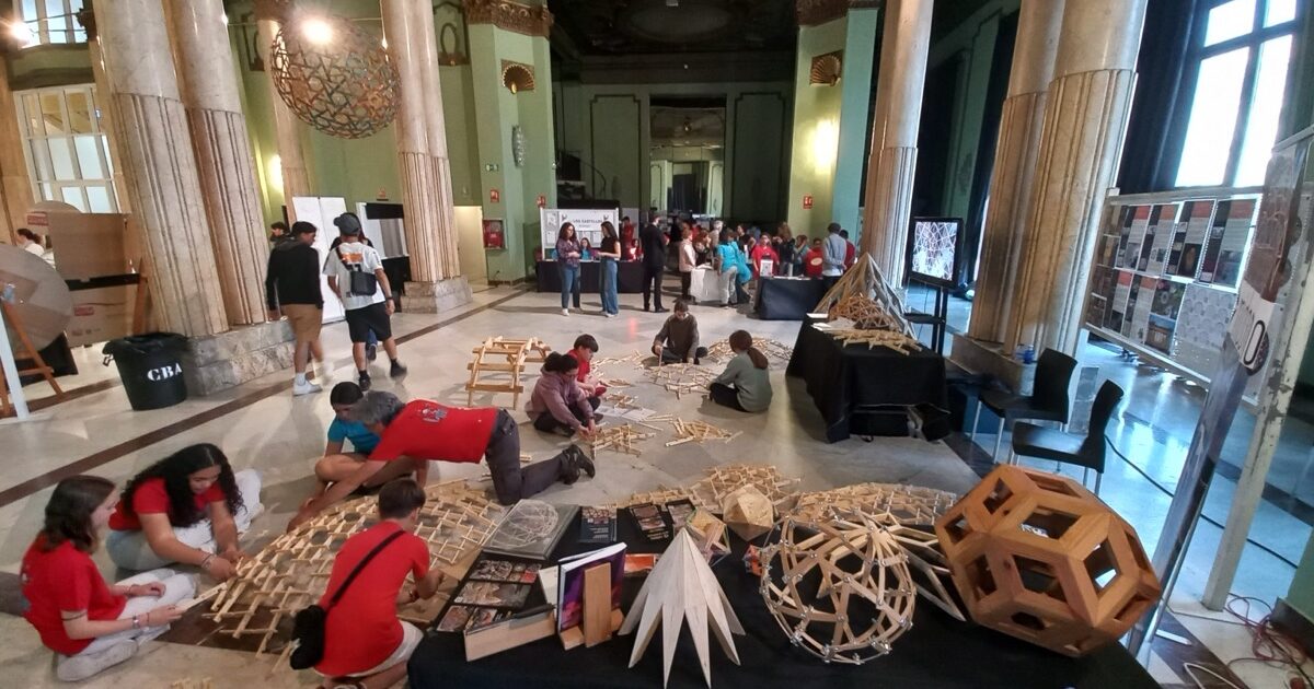 concienciarte 2025_39 Construyendo cupulas reciprocas, domos, zomes y puentes con niños en MiDomoKids en el el Circulo de Bellas Artes