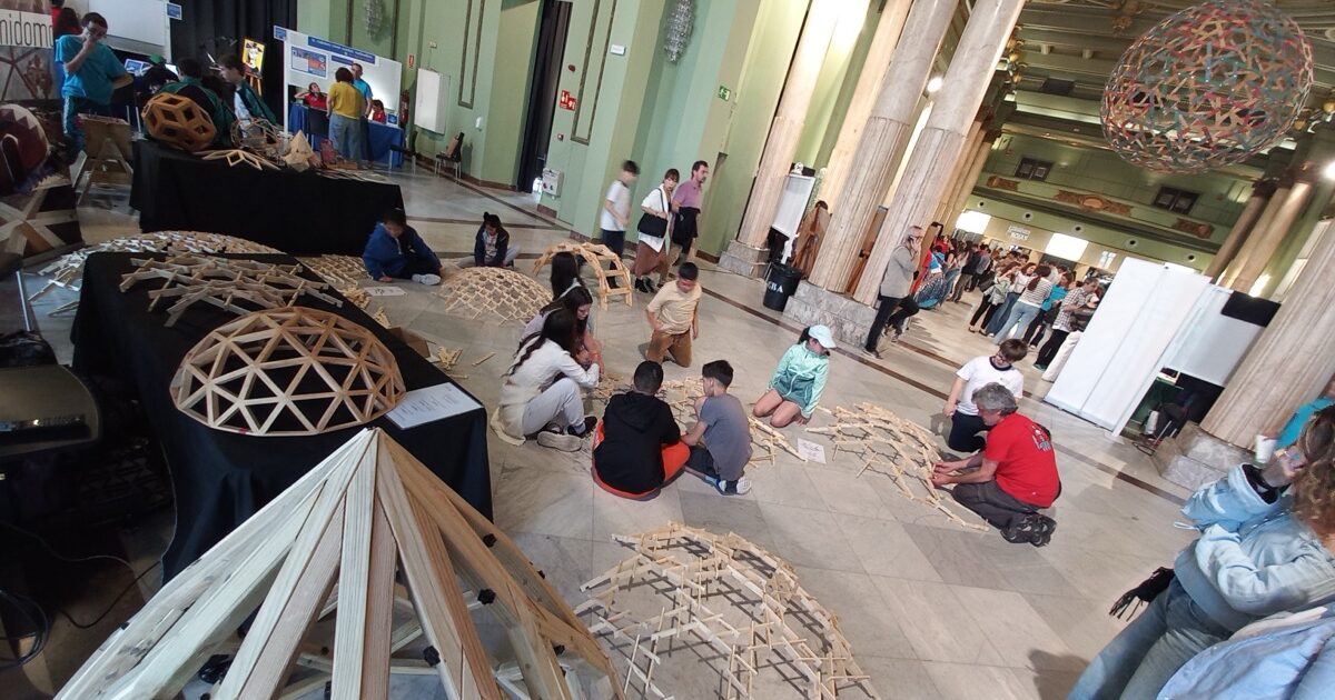 concienciarte 2025_44 Construyendo cupulas reciprocas, domos, zomes y puentes con niños en MiDomoKids en el el Circulo de Bellas Artes