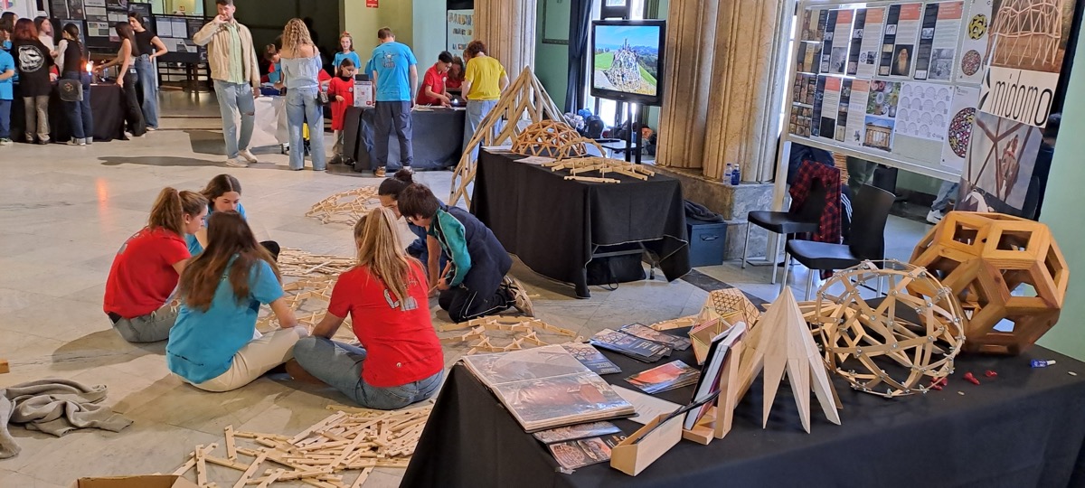 concienciarte 2025_49 Construyendo cupulas reciprocas, domos, zomes y puentes con niños en MiDomoKids en el el Circulo de Bellas Artes