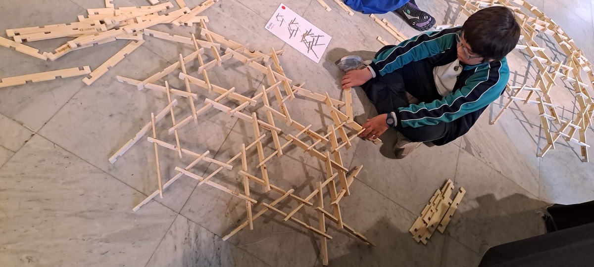 concienciarte 2025_50 Construyendo cupulas reciprocas, domos, zomes y puentes con niños en MiDomoKids en el el Circulo de Bellas Artes