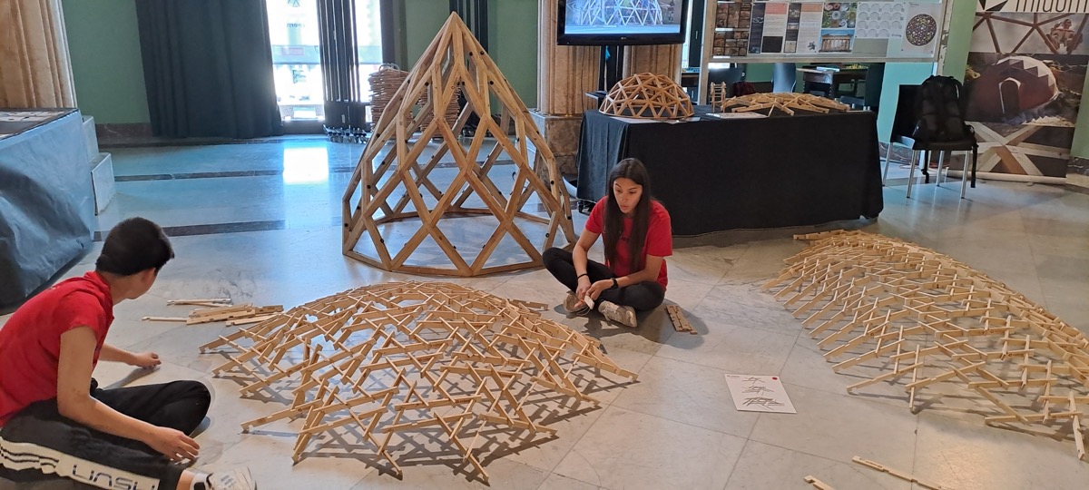 concienciarte 2025_54 Construyendo cupulas reciprocas, domos, zomes y puentes con niños en MiDomoKids en el el Circulo de Bellas Artes