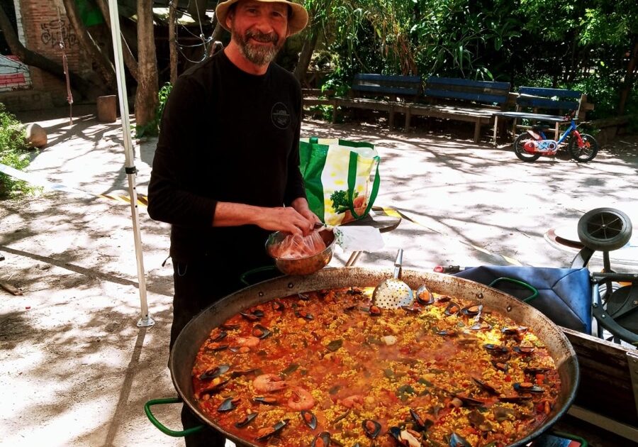 Construyendo un domo geodesico de madera en Lavapies-Madrid